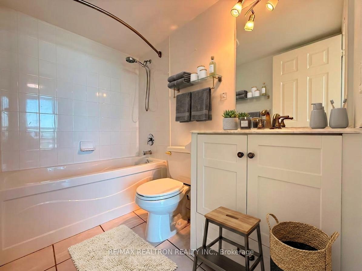 Photo 13 of Unit 1010, 68 Grangeway Avenue, Scarborough, Woburn — HOMEH
