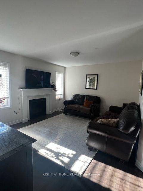 Photo 6 of 50 Payne Crescent, Aurora, Rural Aurora — HOMEH