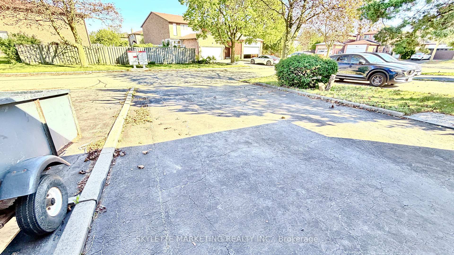 Photo 3 of 30 Ascot Crescent, Markham, Milliken Mills West — HOMEH