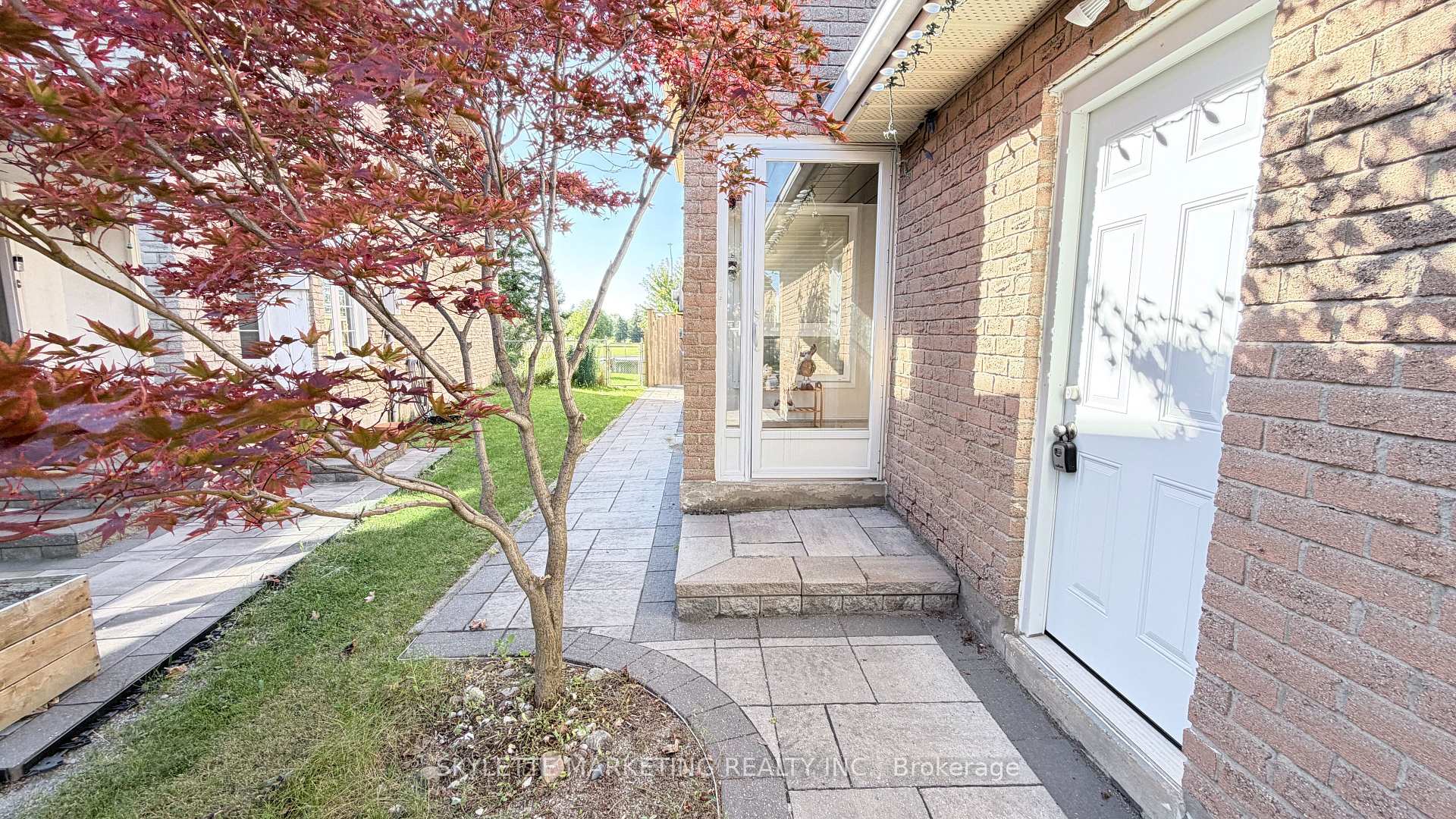 Photo 4 of 30 Ascot Crescent, Markham, Milliken Mills West — HOMEH
