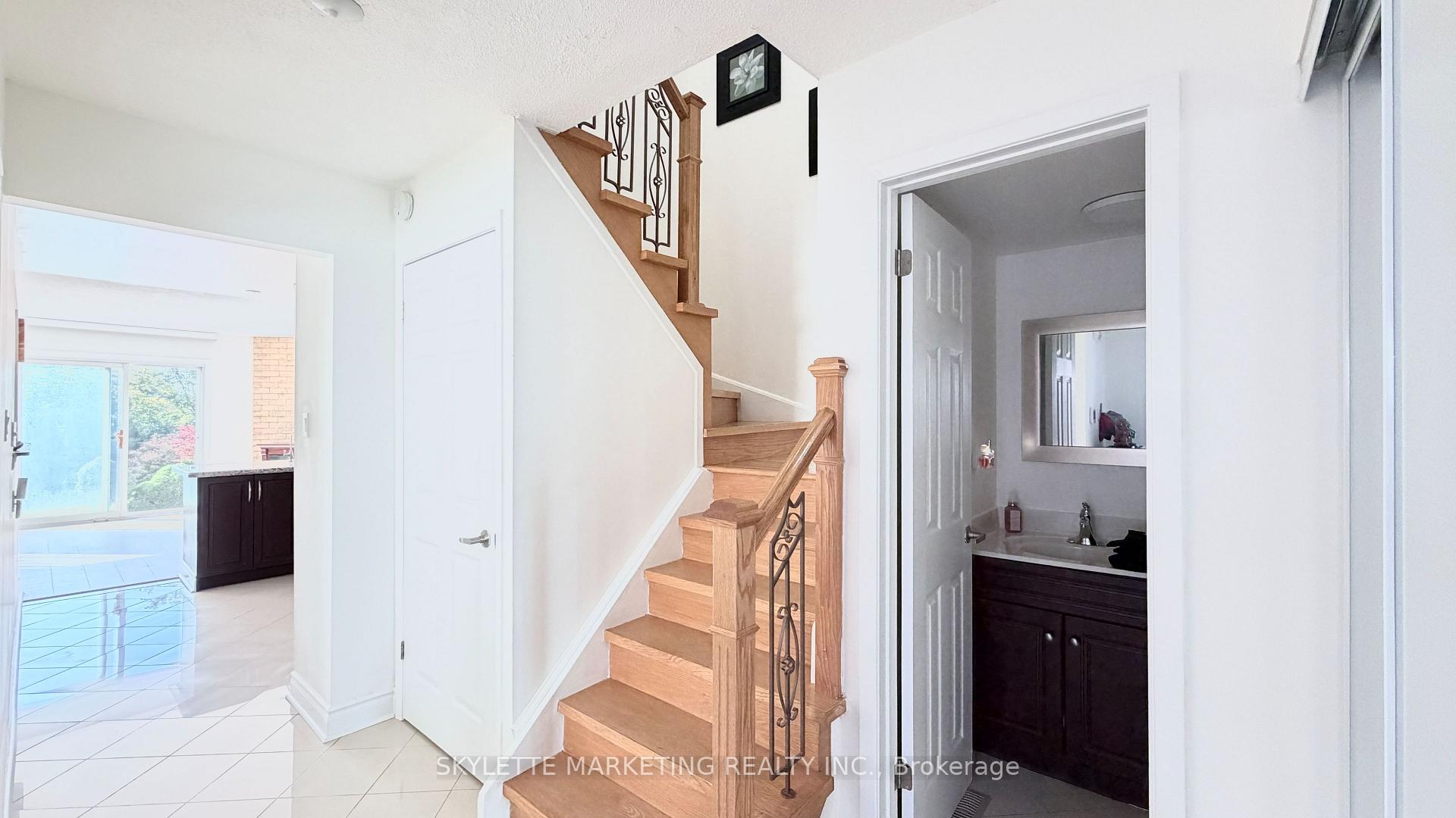 Photo 9 of 30 Ascot Crescent, Markham, Milliken Mills West — HOMEH