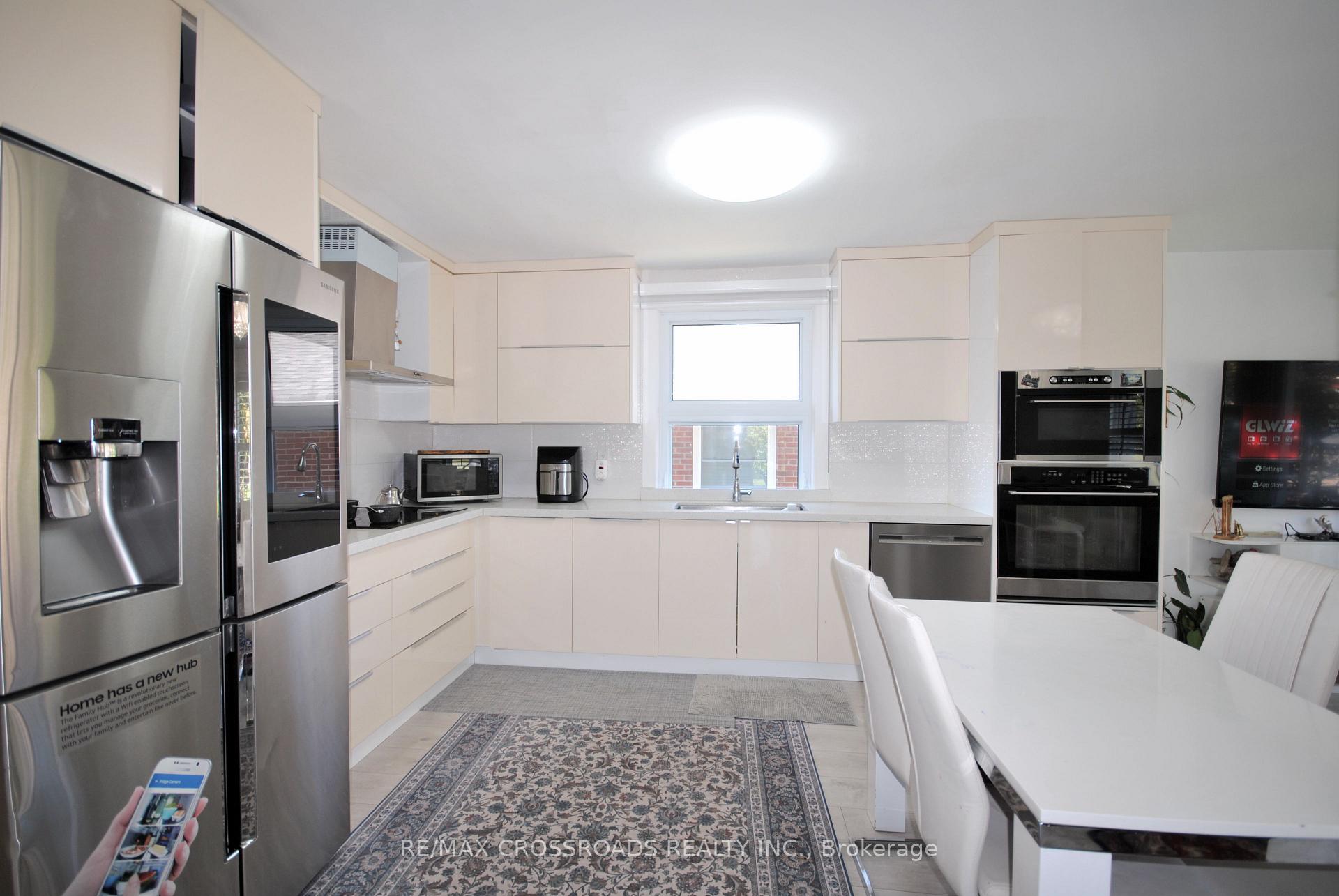 Photo 4 of 25 Arbutus Crescent, Scarborough, Dorset Park — HOMEH