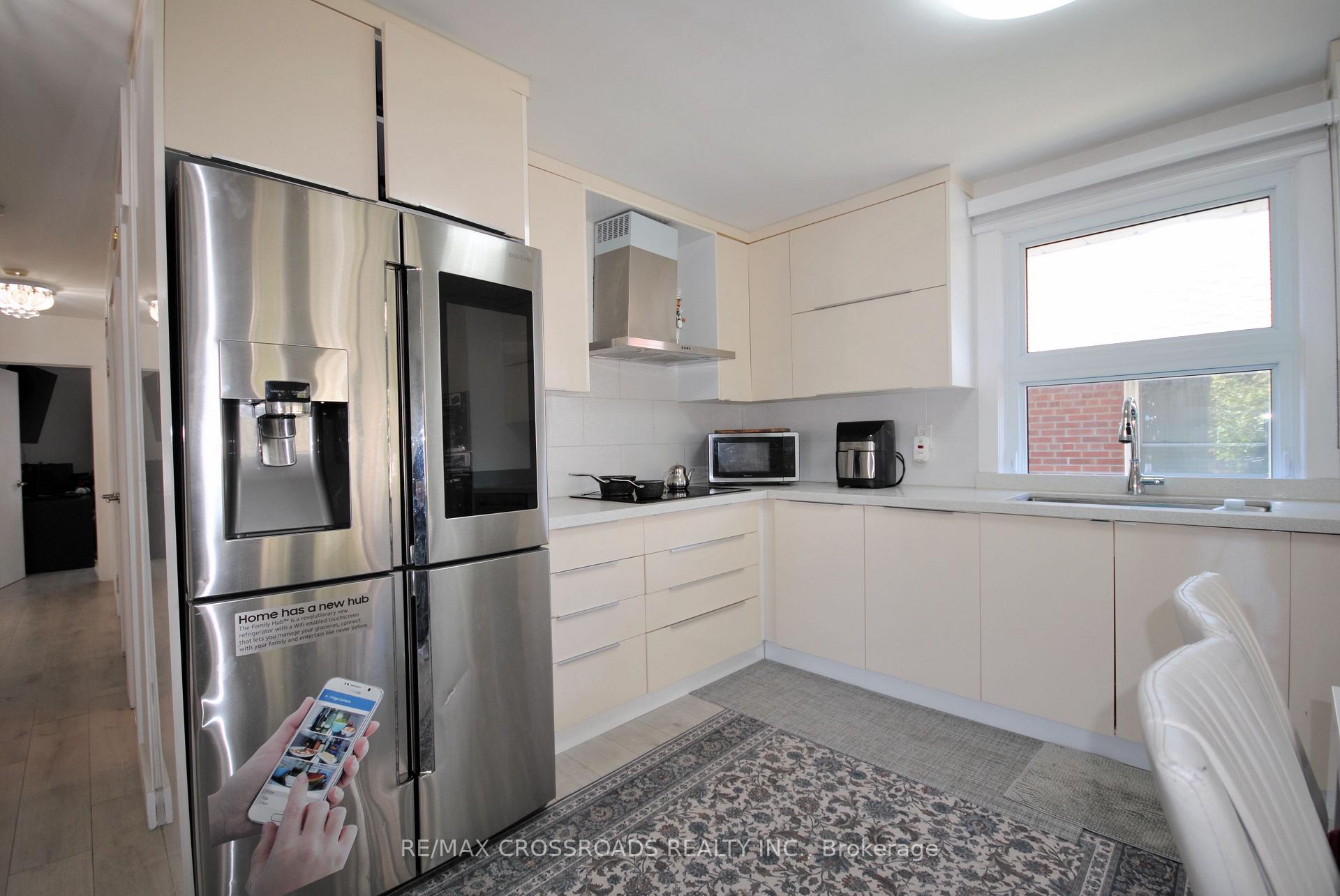 Photo 5 of 25 Arbutus Crescent, Scarborough, Dorset Park — HOMEH