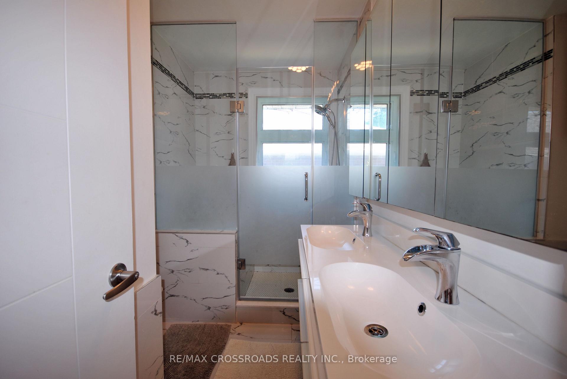 Photo 9 of 25 Arbutus Crescent, Scarborough, Dorset Park — HOMEH