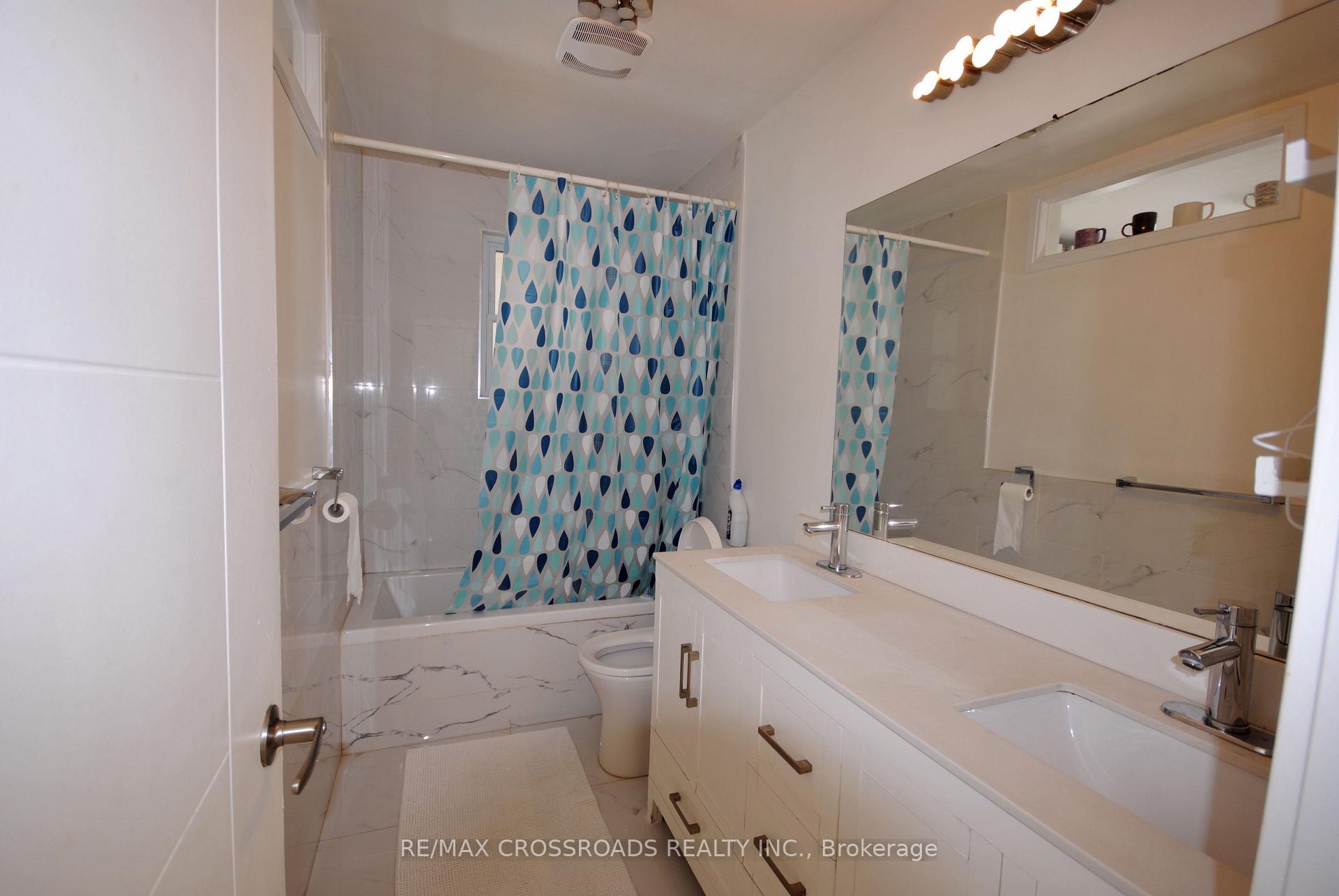 Photo 11 of 25 Arbutus Crescent, Scarborough, Dorset Park — HOMEH