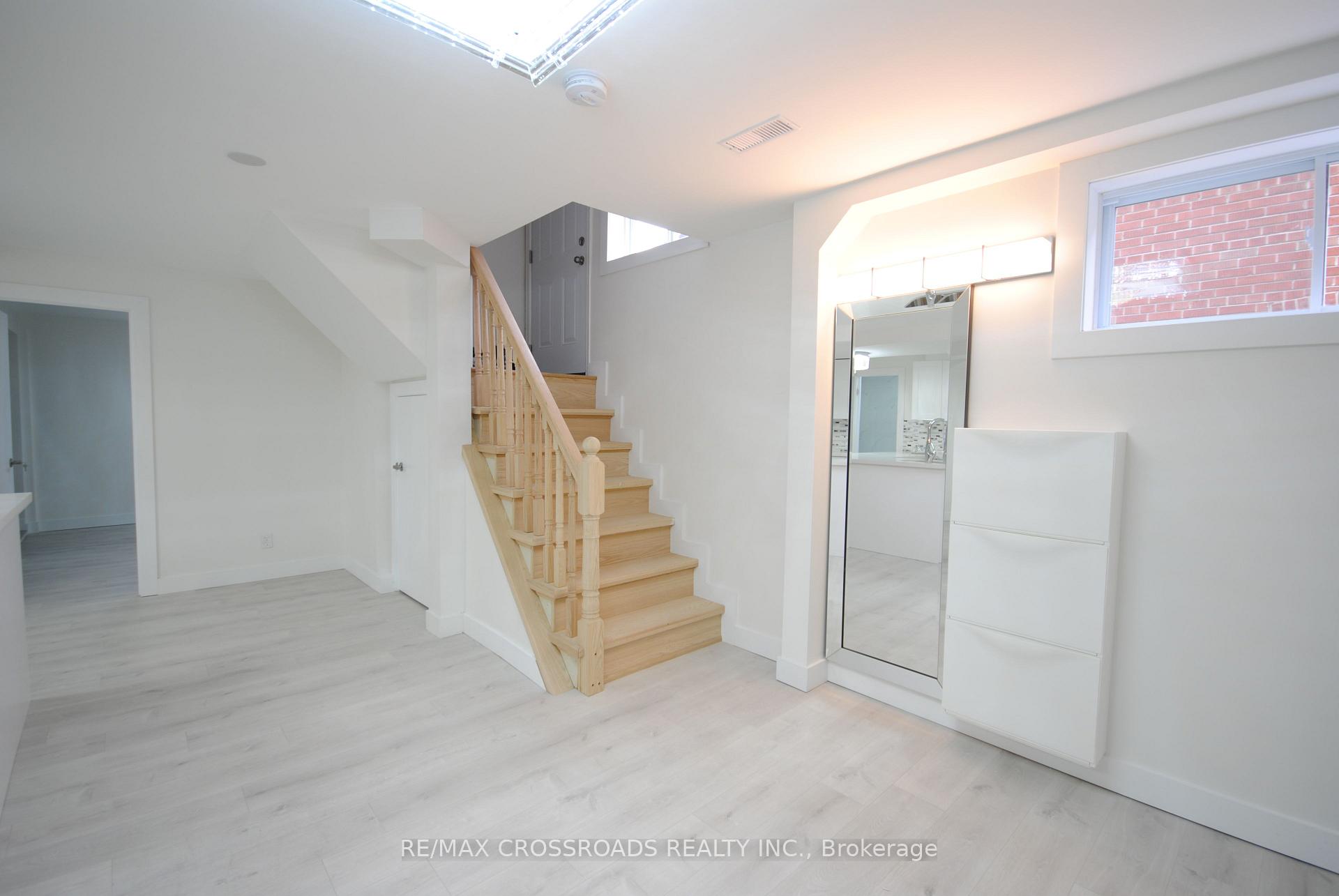 Photo 12 of 25 Arbutus Crescent, Scarborough, Dorset Park — HOMEH