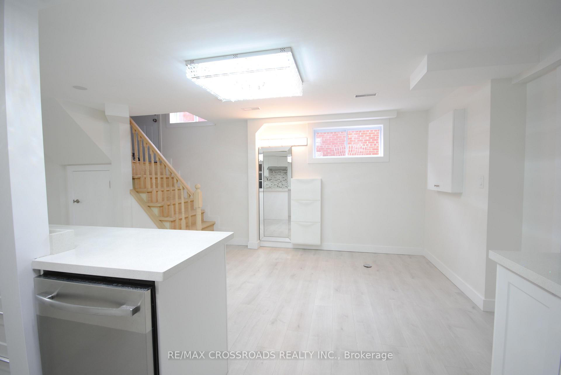 Photo 15 of 25 Arbutus Crescent, Scarborough, Dorset Park — HOMEH
