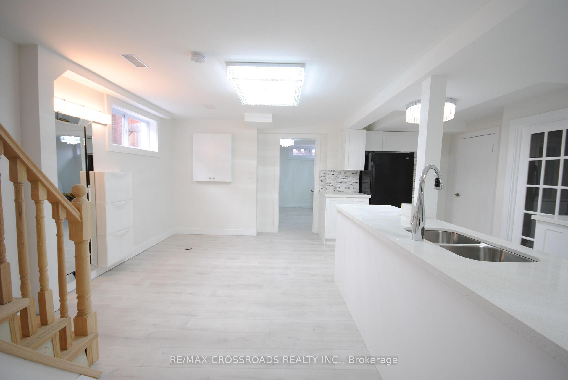 Photo 16 of 25 Arbutus Crescent, Scarborough, Dorset Park — HOMEH