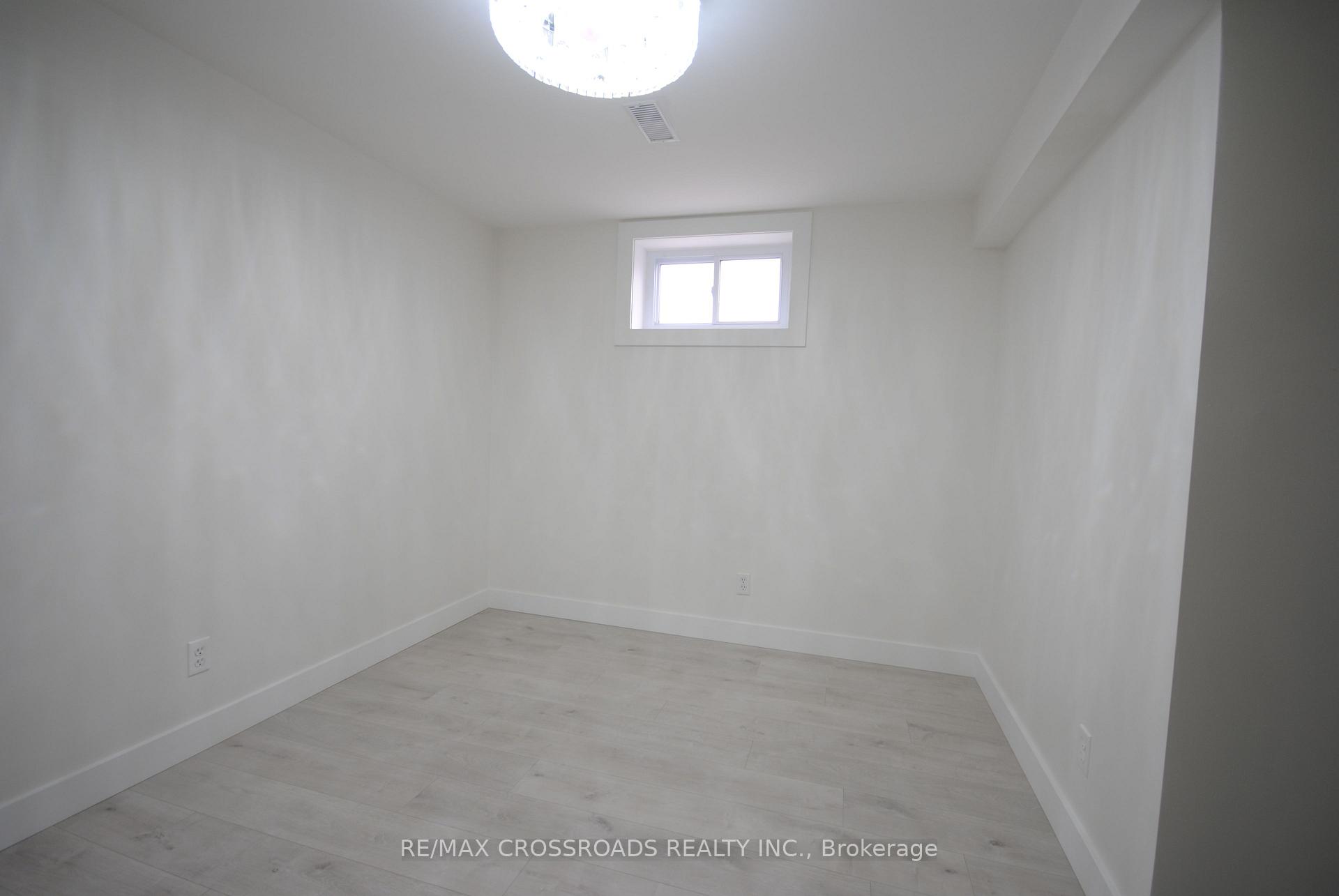 Photo 17 of 25 Arbutus Crescent, Scarborough, Dorset Park — HOMEH