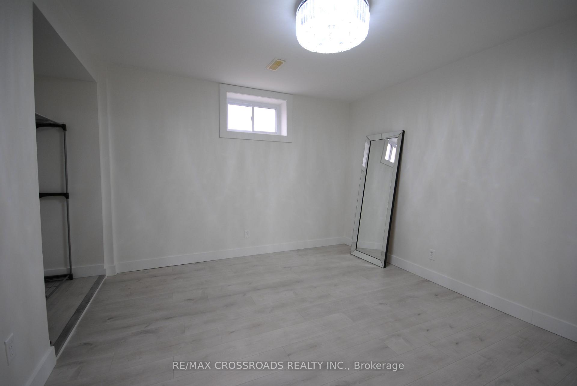 Photo 18 of 25 Arbutus Crescent, Scarborough, Dorset Park — HOMEH