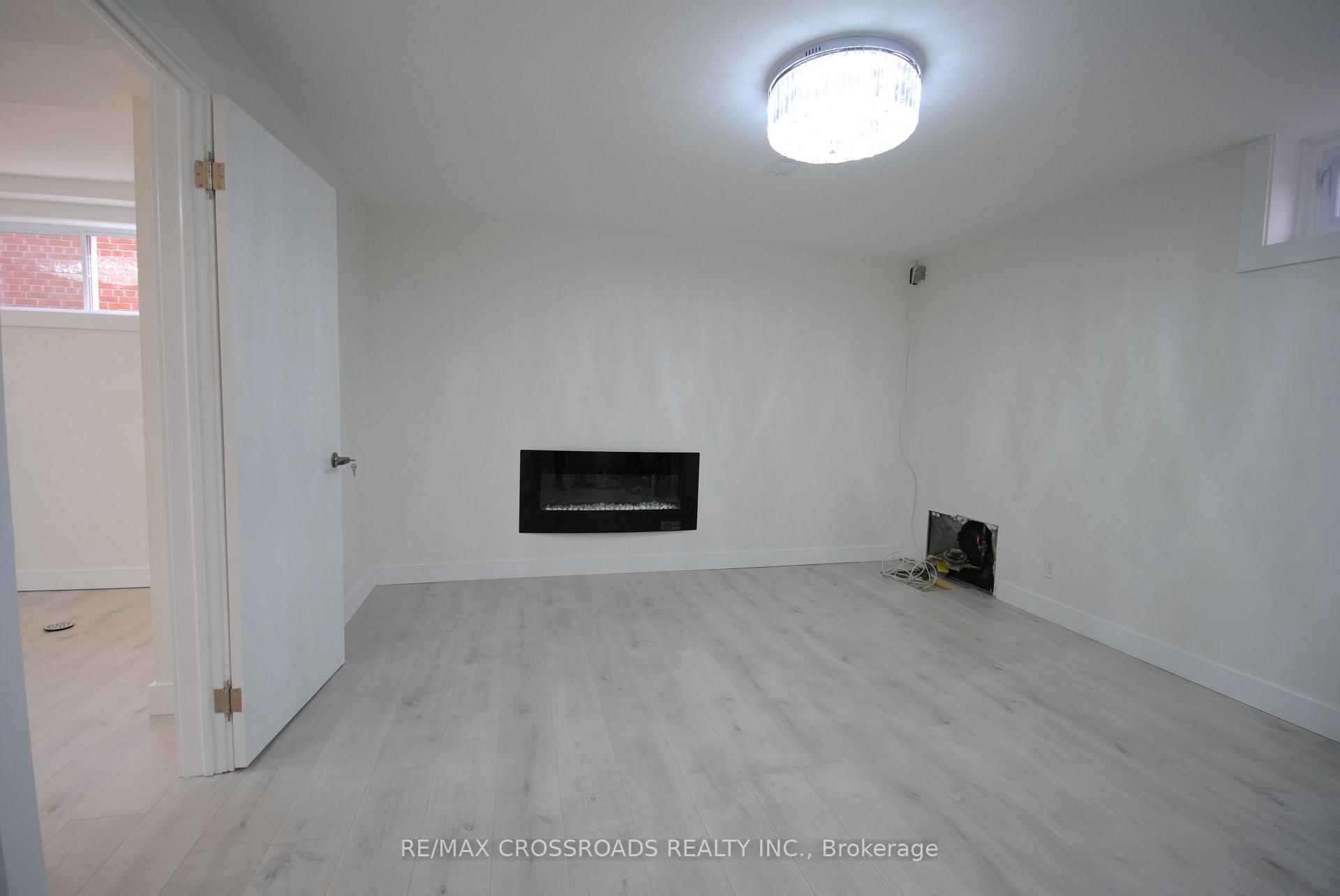 Photo 19 of 25 Arbutus Crescent, Scarborough, Dorset Park — HOMEH