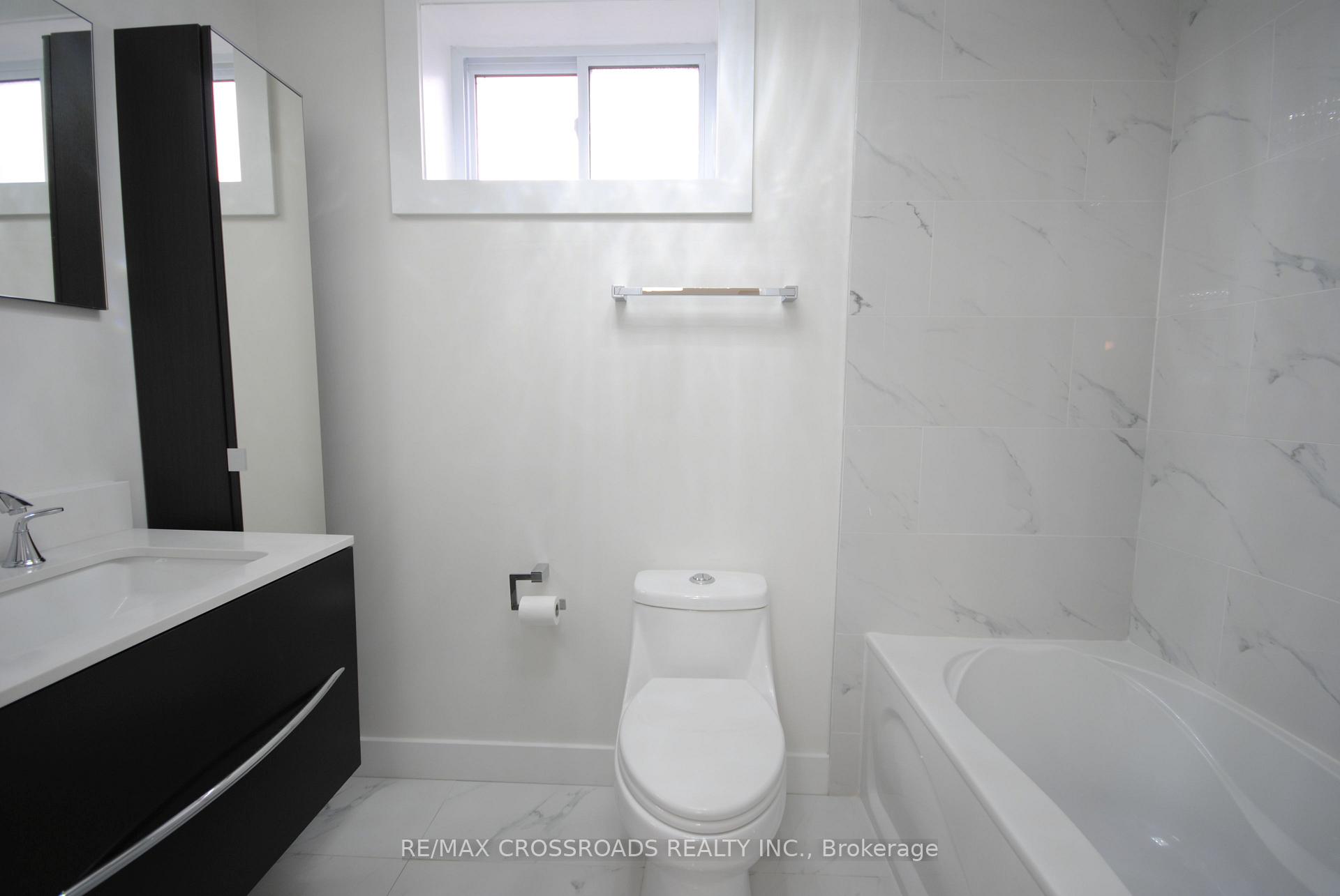 Photo 20 of 25 Arbutus Crescent, Scarborough, Dorset Park — HOMEH