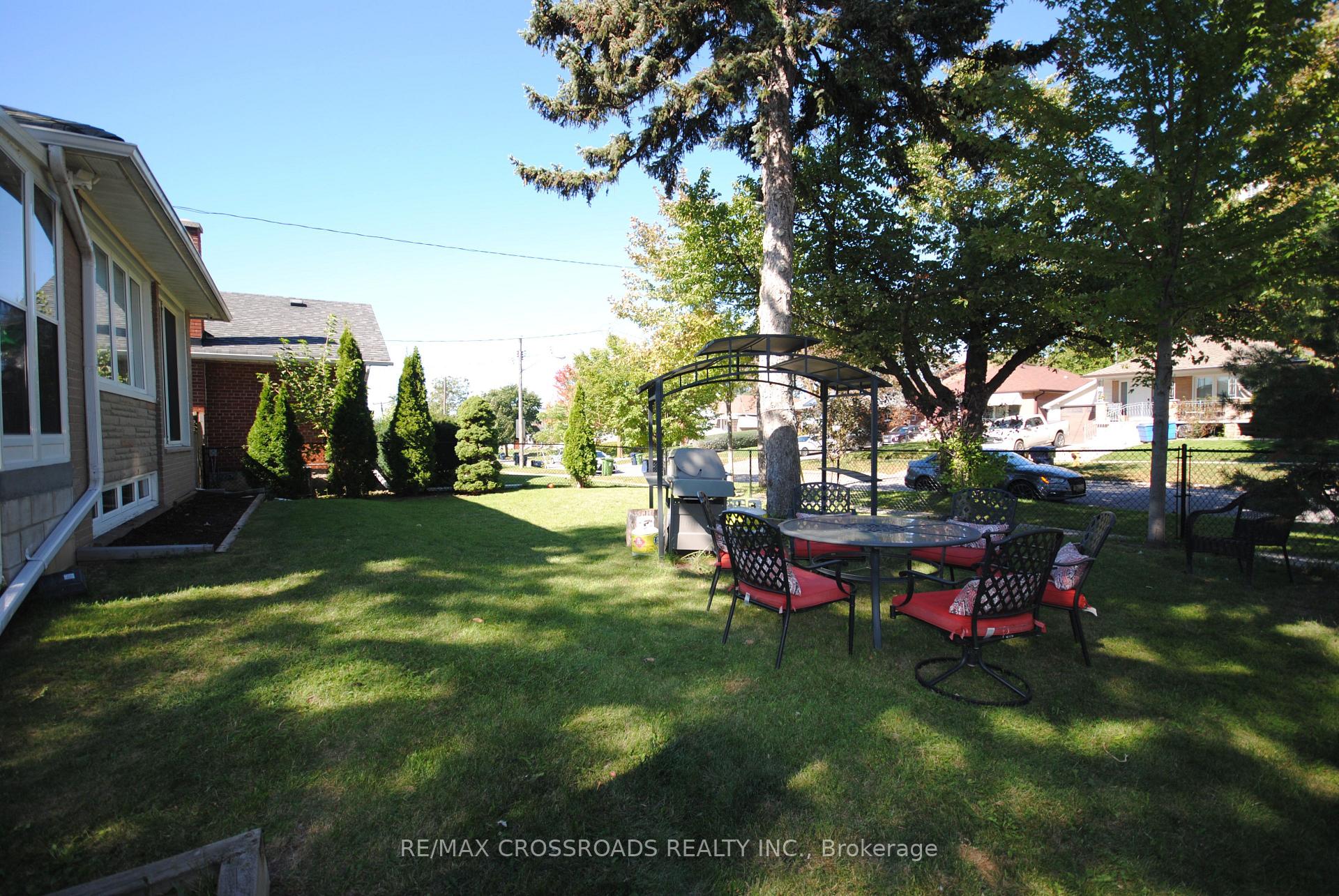 Photo 22 of 25 Arbutus Crescent, Scarborough, Dorset Park — HOMEH