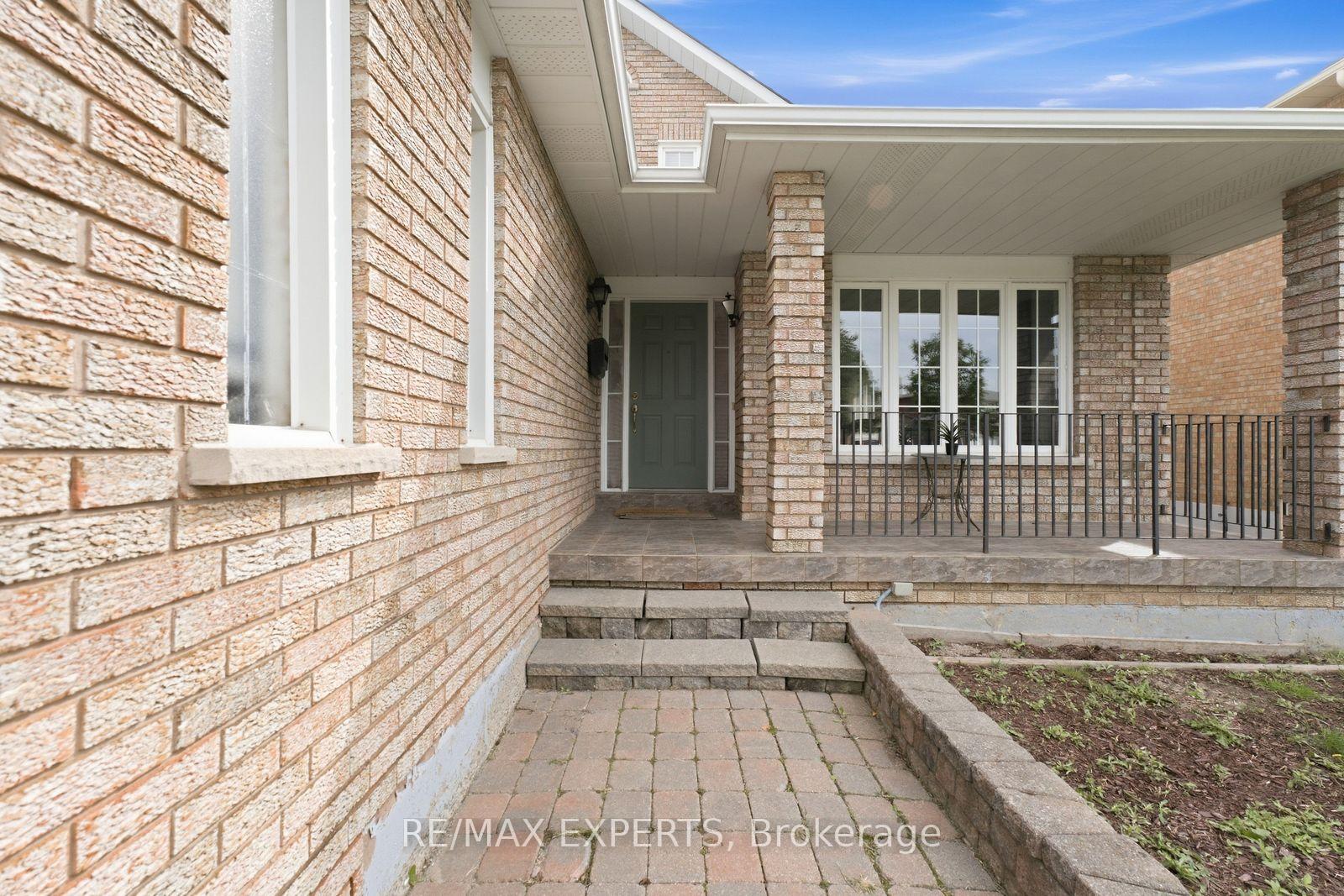 Photo 2 of 337 Forest Drive, Vaughan, West Woodbridge — HOMEH