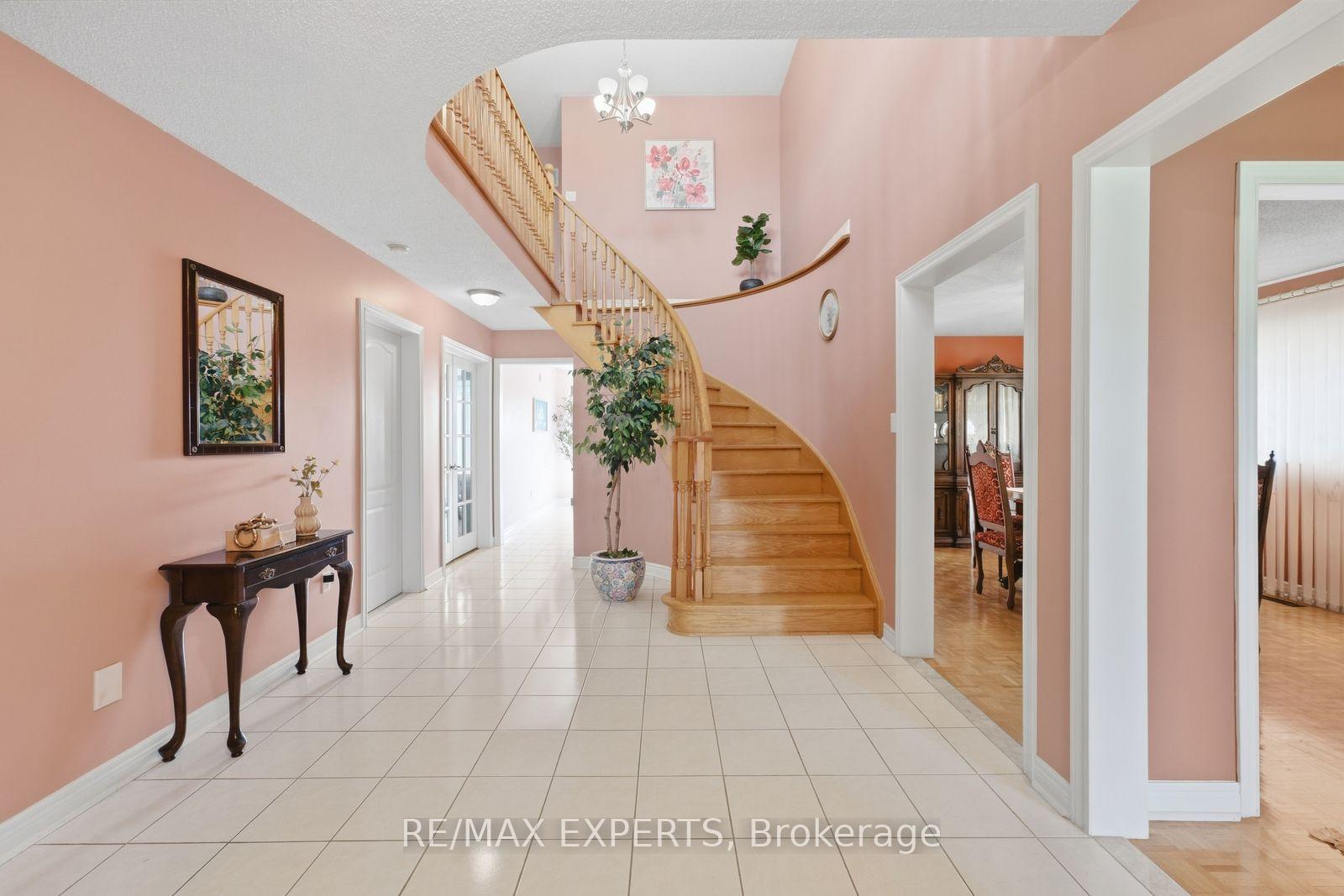 Photo 4 of 337 Forest Drive, Vaughan, West Woodbridge — HOMEH