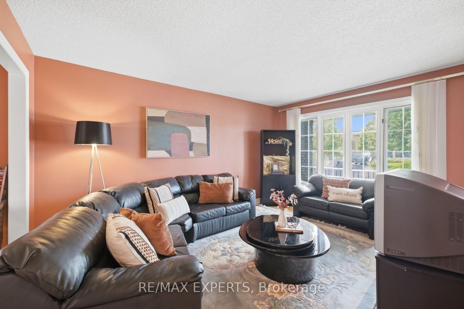 Photo 6 of 337 Forest Drive, Vaughan, West Woodbridge — HOMEH