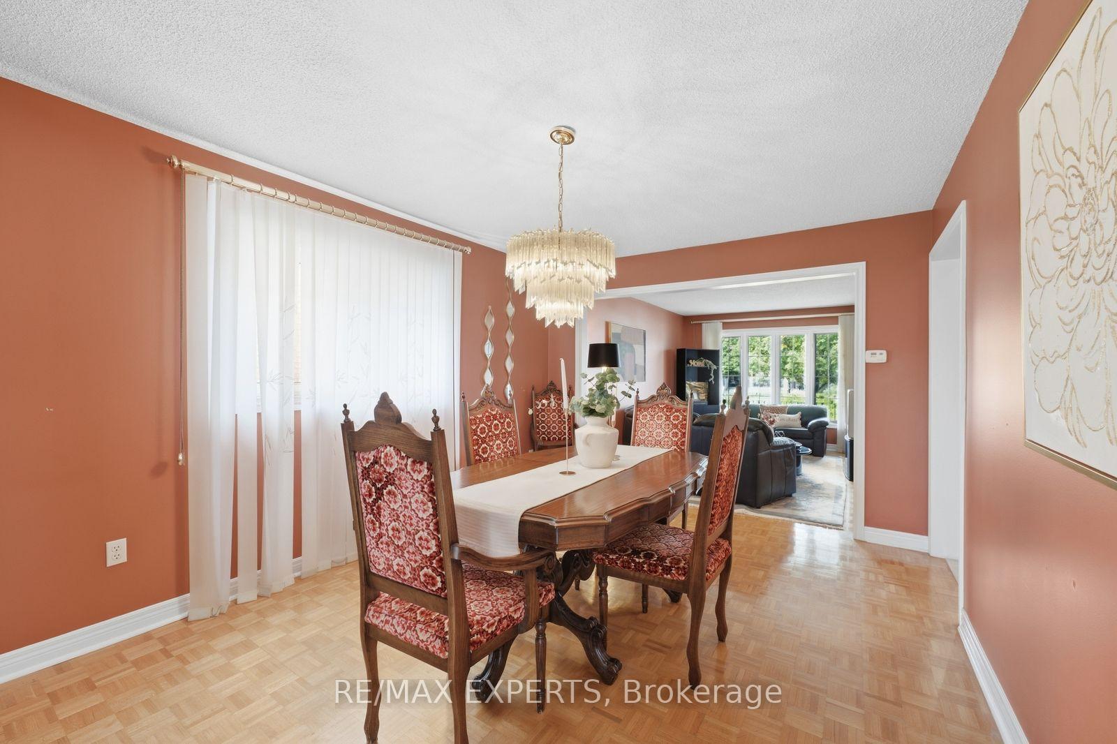 Photo 8 of 337 Forest Drive, Vaughan, West Woodbridge — HOMEH