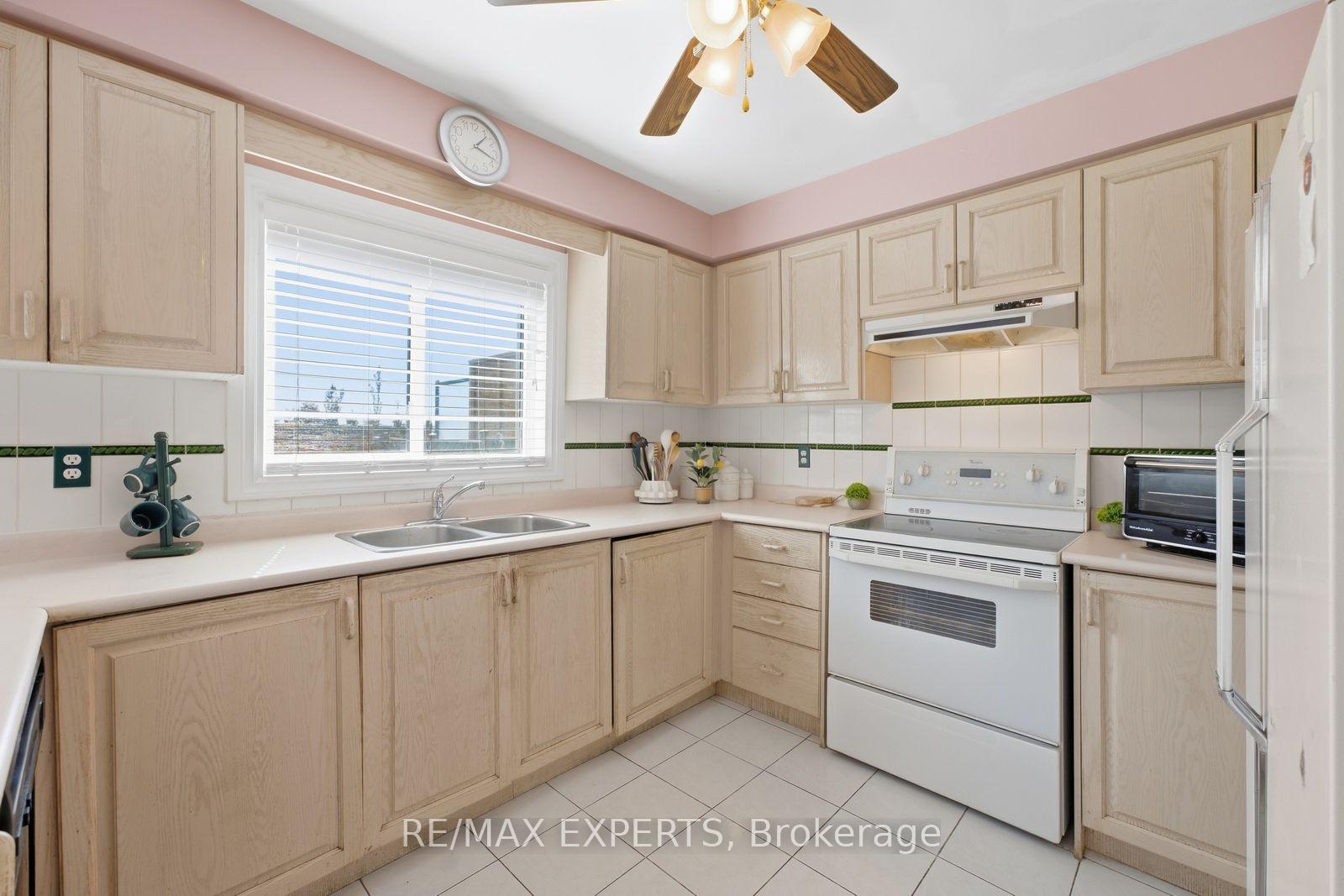 Photo 13 of 337 Forest Drive, Vaughan, West Woodbridge — HOMEH