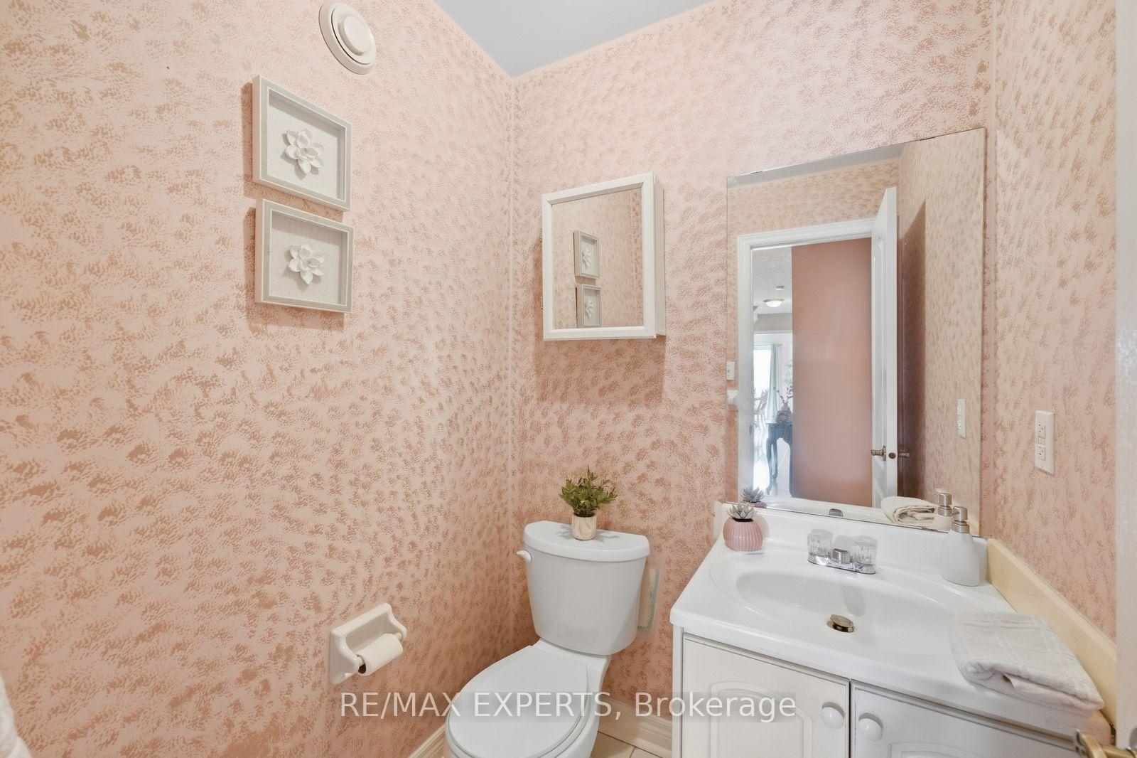 Photo 18 of 337 Forest Drive, Vaughan, West Woodbridge — HOMEH