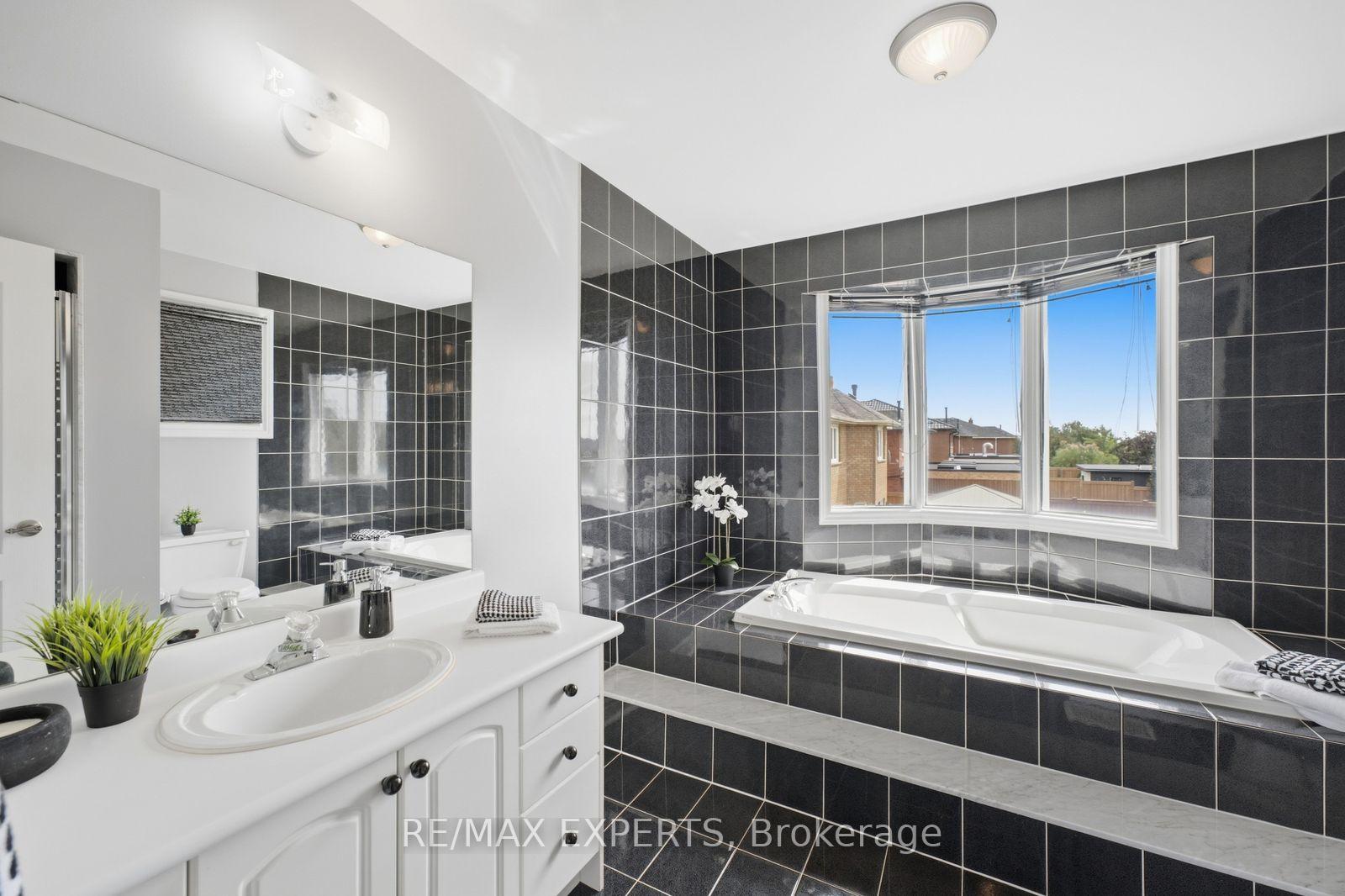 Photo 30 of 337 Forest Drive, Vaughan, West Woodbridge — HOMEH