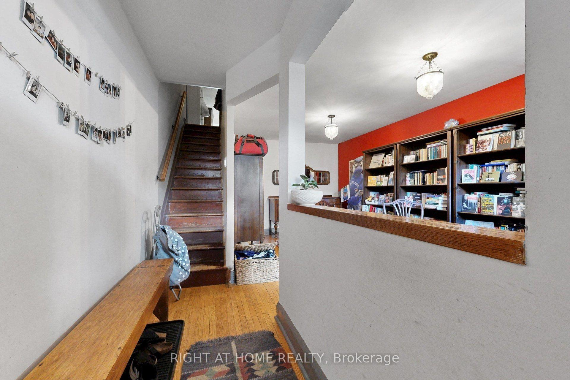 Photo 2 of 262 Lippincott Street, Toronto, University — HOMEH