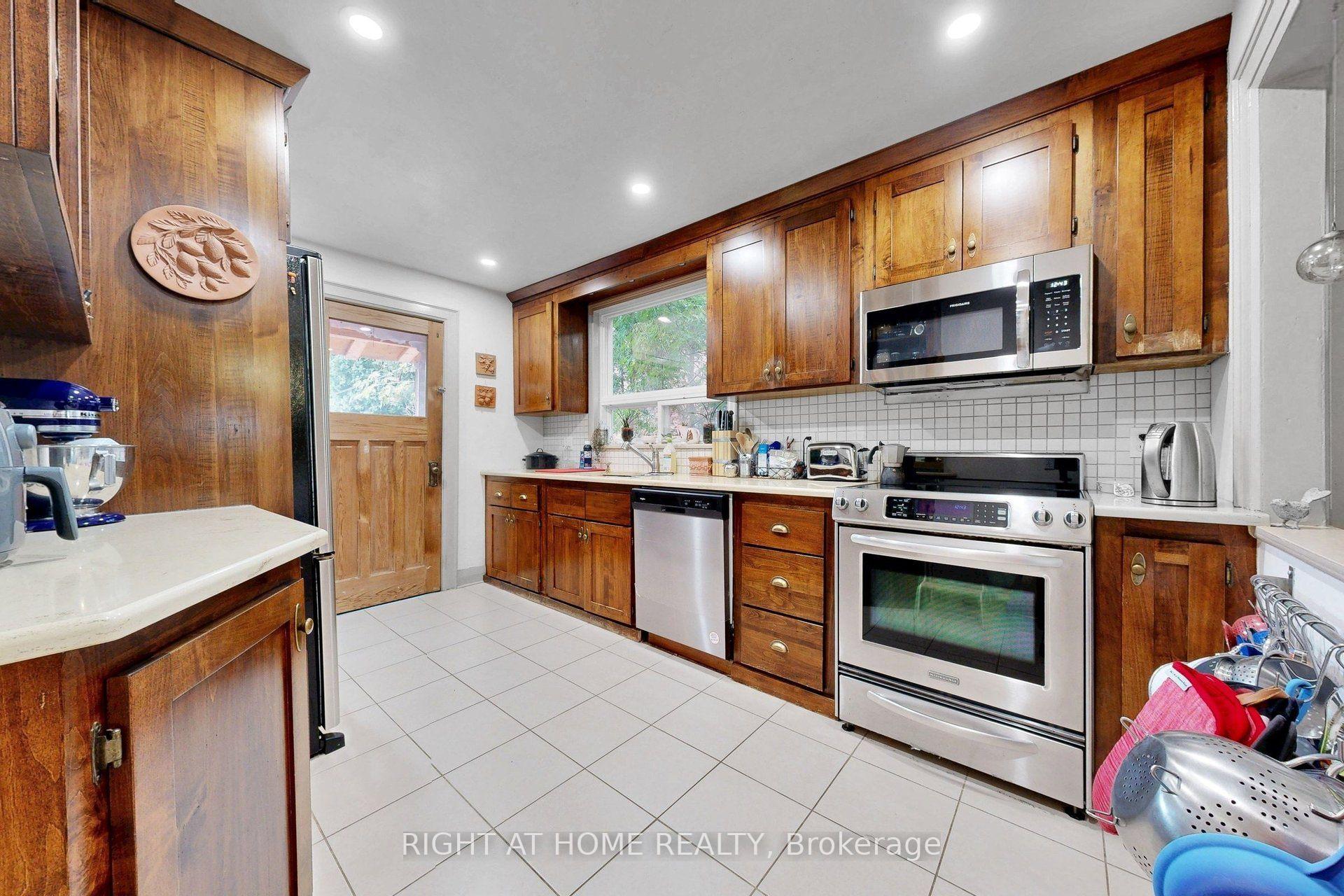 Photo 10 of 262 Lippincott Street, Toronto, University — HOMEH
