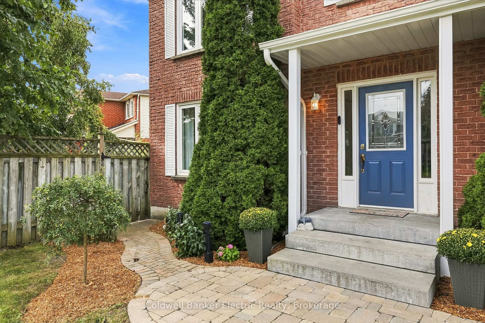 Photo 2 of 40 Stephen Avenue, Clarington, Courtice — HOMEH