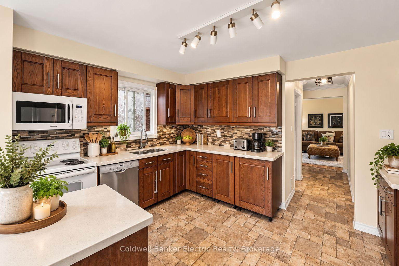 Photo 14 of 40 Stephen Avenue, Clarington, Courtice — HOMEH