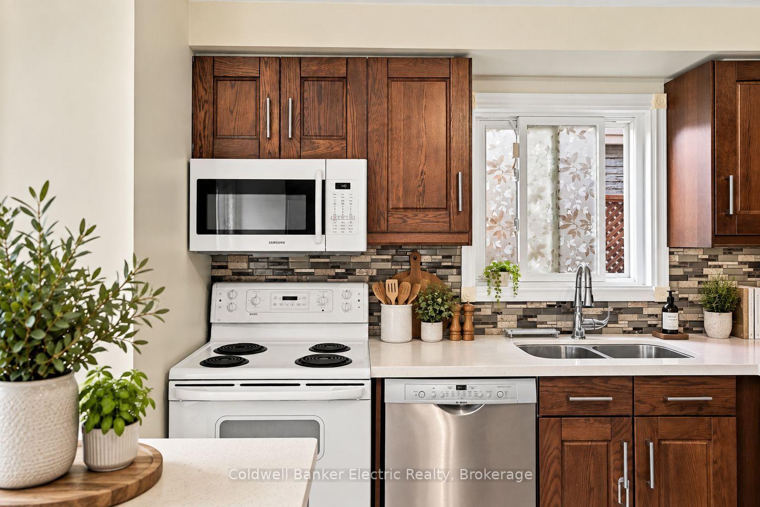 Photo 17 of 40 Stephen Avenue, Clarington, Courtice — HOMEH