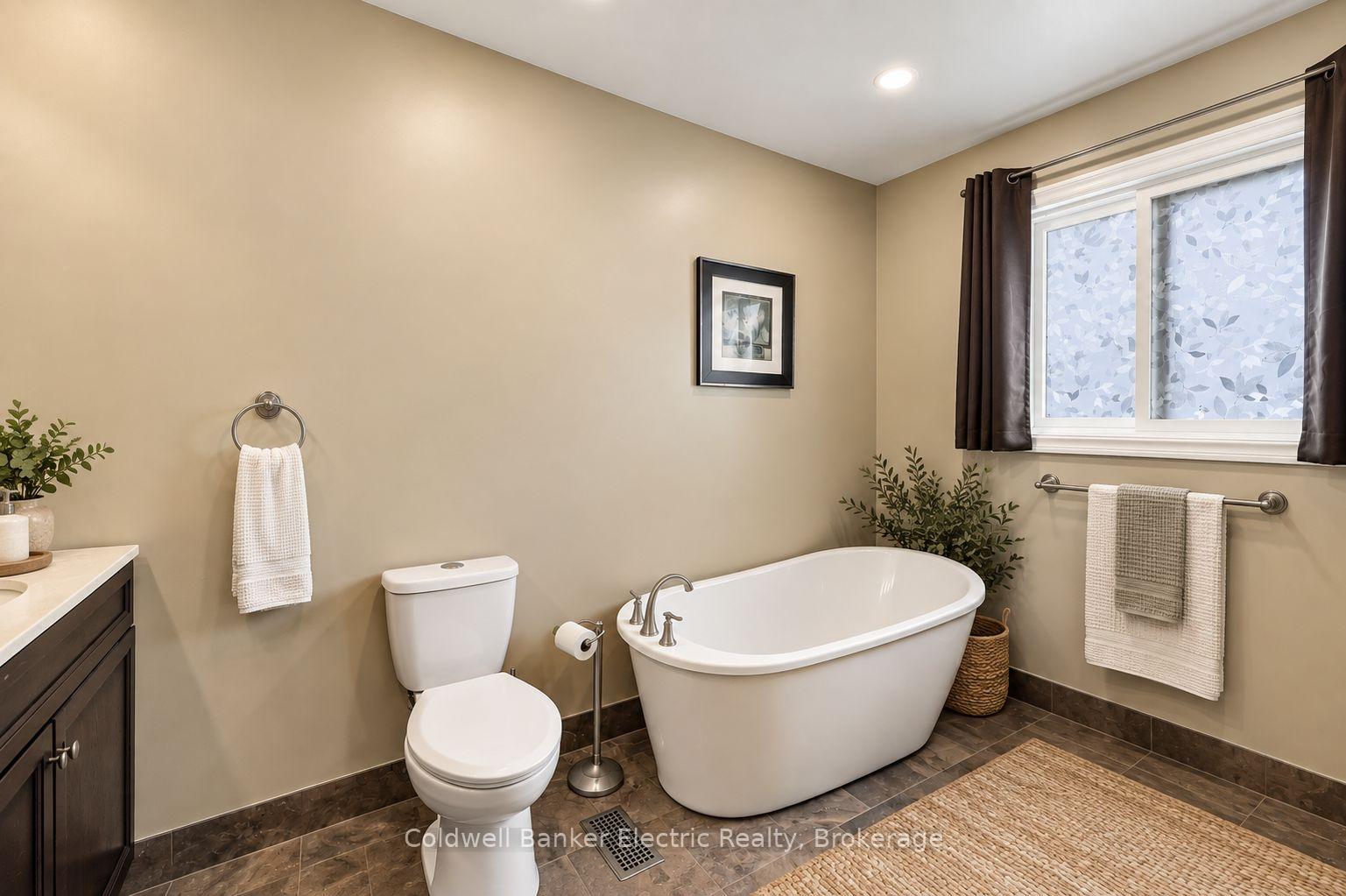 Photo 26 of 40 Stephen Avenue, Clarington, Courtice — HOMEH