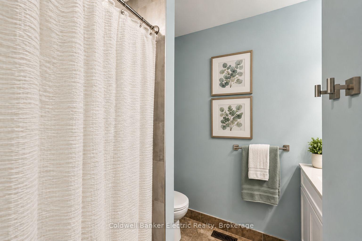 Photo 35 of 40 Stephen Avenue, Clarington, Courtice — HOMEH