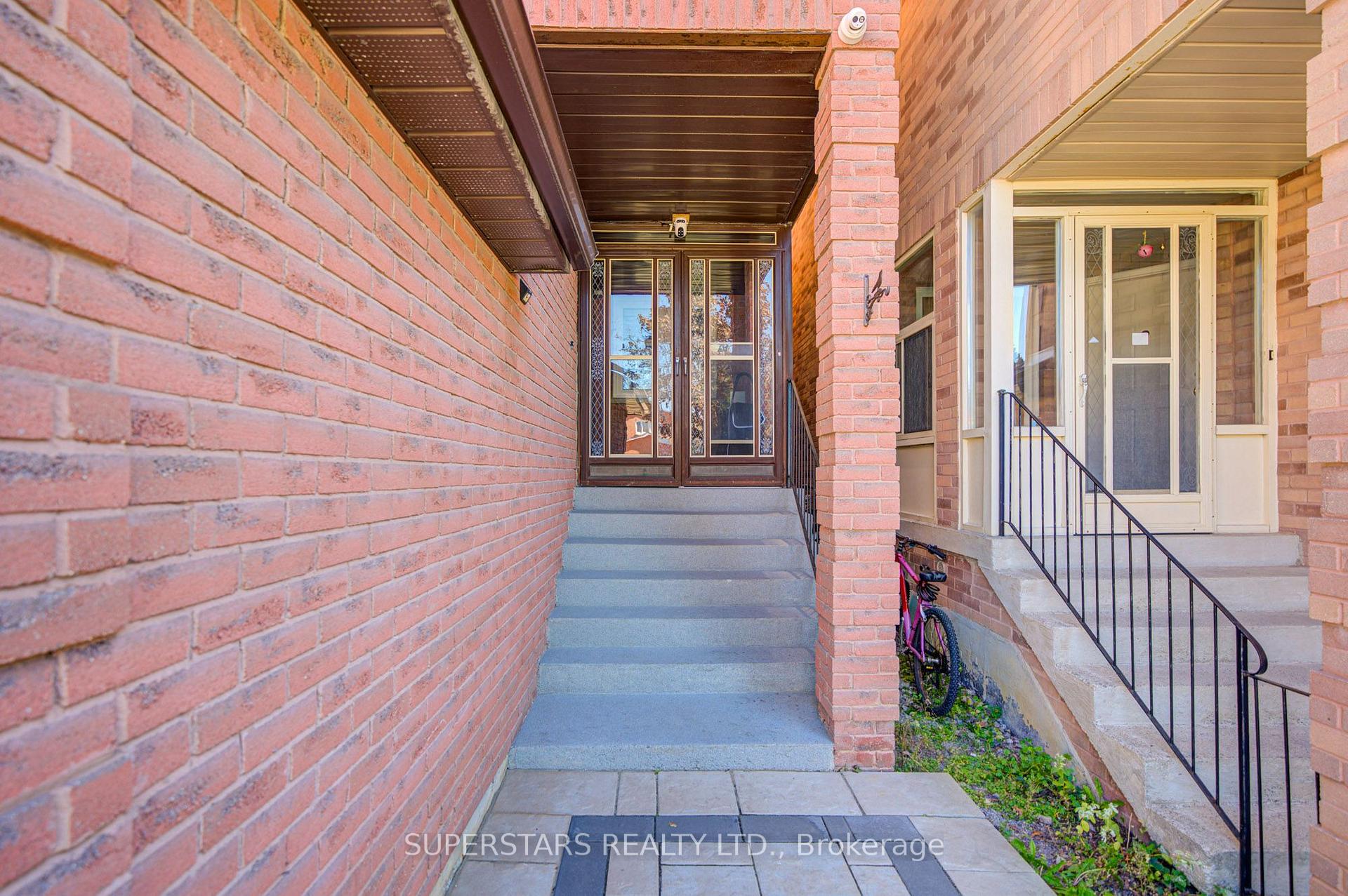 Photo 2 of 75 Marydale Avenue, Markham, Middlefield — HOMEH