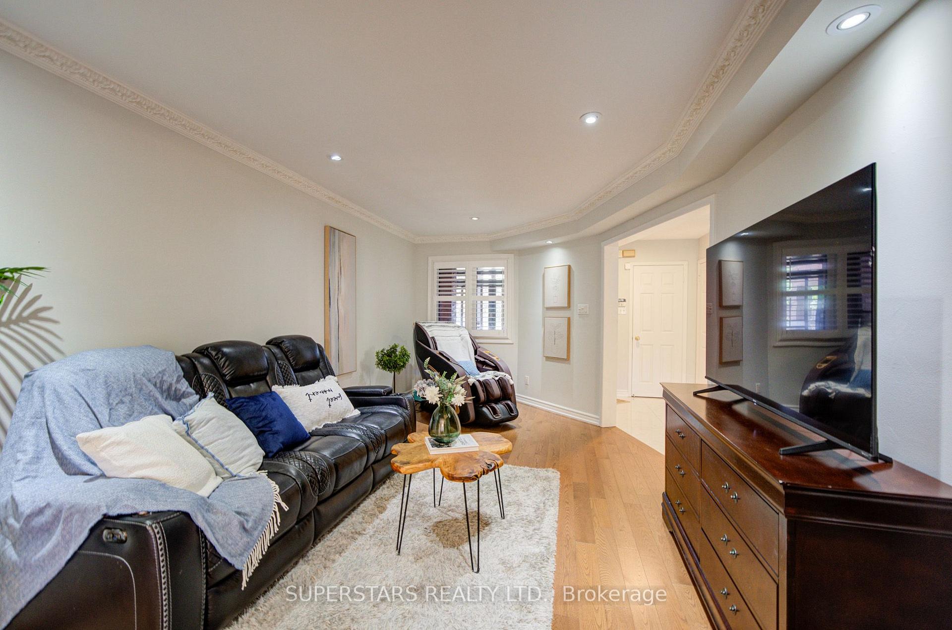 Photo 4 of 75 Marydale Avenue, Markham, Middlefield — HOMEH