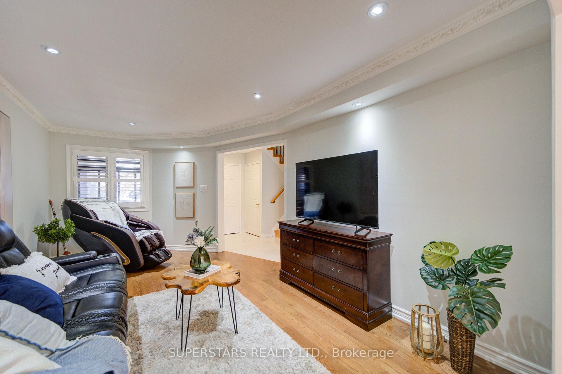 Photo 5 of 75 Marydale Avenue, Markham, Middlefield — HOMEH
