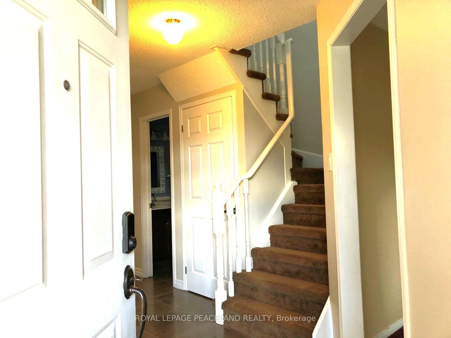 Photo 5 of 375 Pickering Crescent, Newmarket, Gorham-College Manor — HOMEH