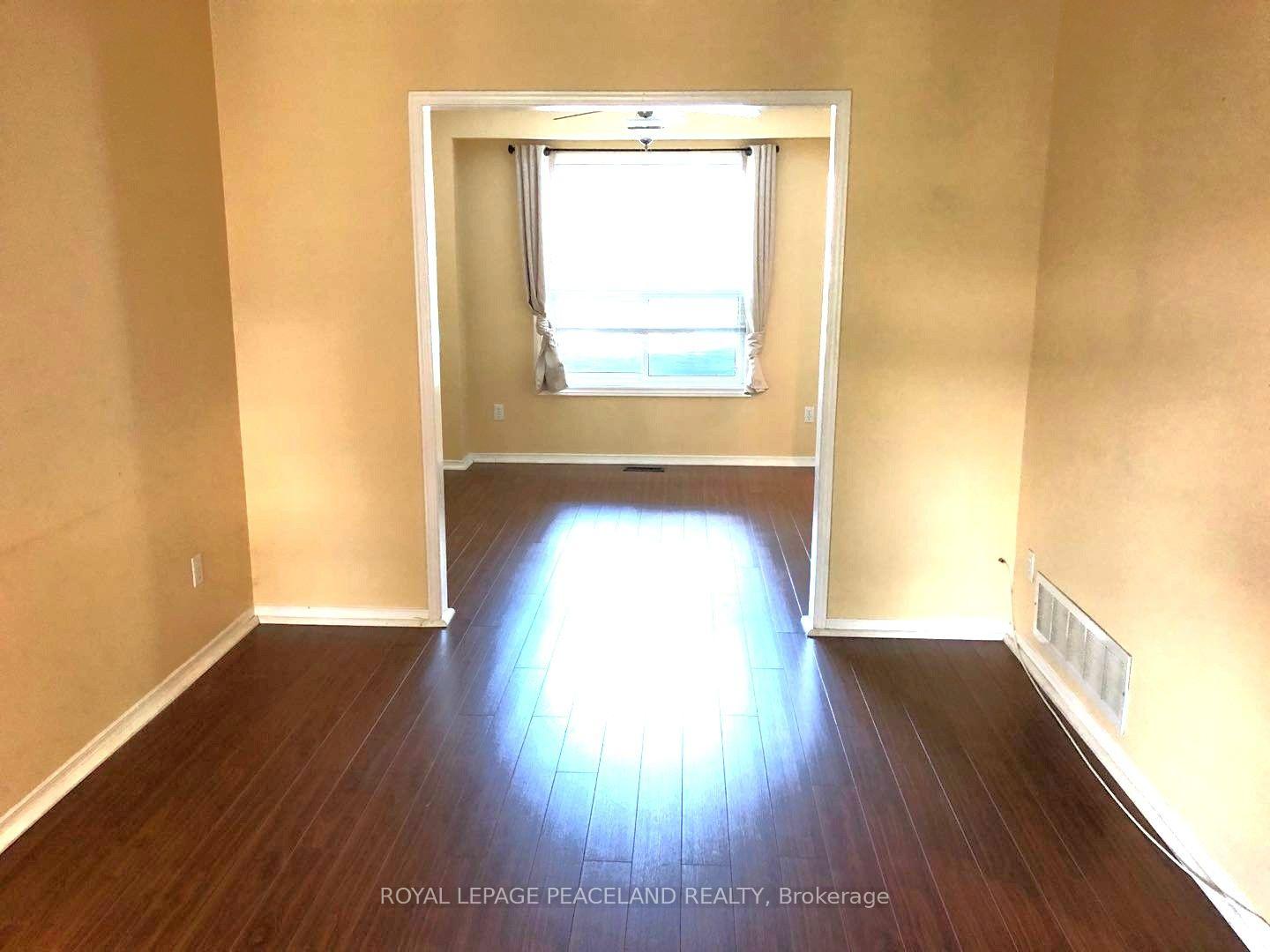 Photo 9 of 375 Pickering Crescent, Newmarket, Gorham-College Manor — HOMEH