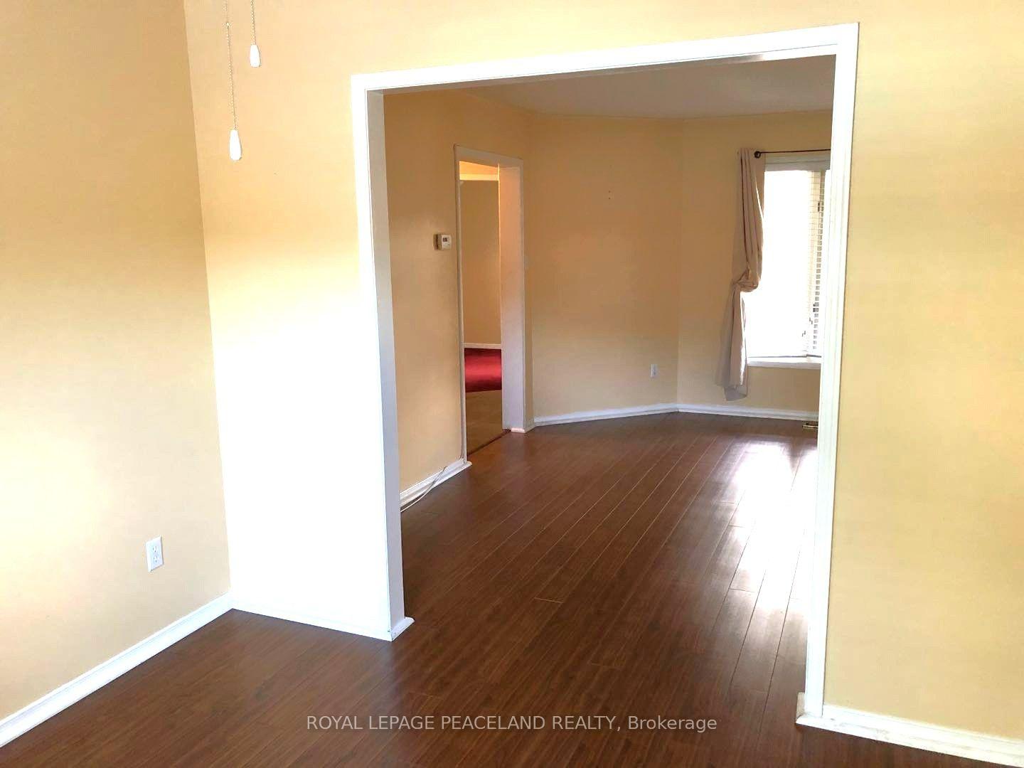 Photo 10 of 375 Pickering Crescent, Newmarket, Gorham-College Manor — HOMEH