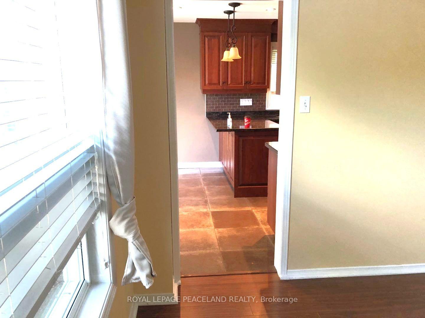 Photo 11 of 375 Pickering Crescent, Newmarket, Gorham-College Manor — HOMEH
