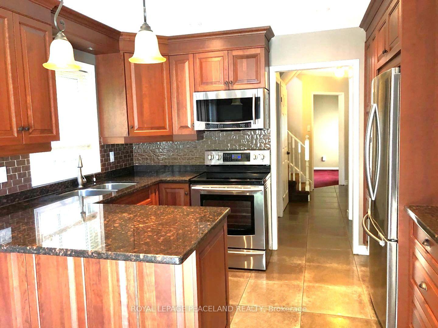 Photo 13 of 375 Pickering Crescent, Newmarket, Gorham-College Manor — HOMEH