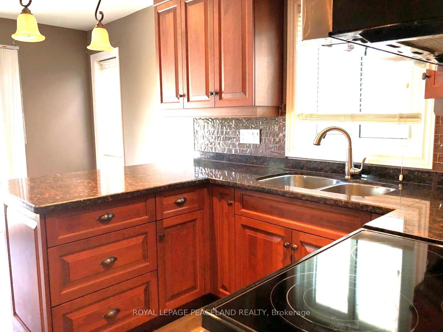 Photo 14 of 375 Pickering Crescent, Newmarket, Gorham-College Manor — HOMEH