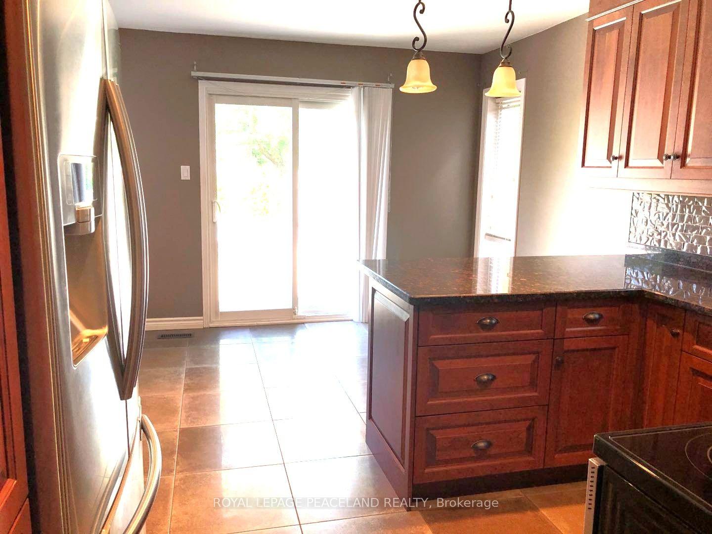 Photo 15 of 375 Pickering Crescent, Newmarket, Gorham-College Manor — HOMEH