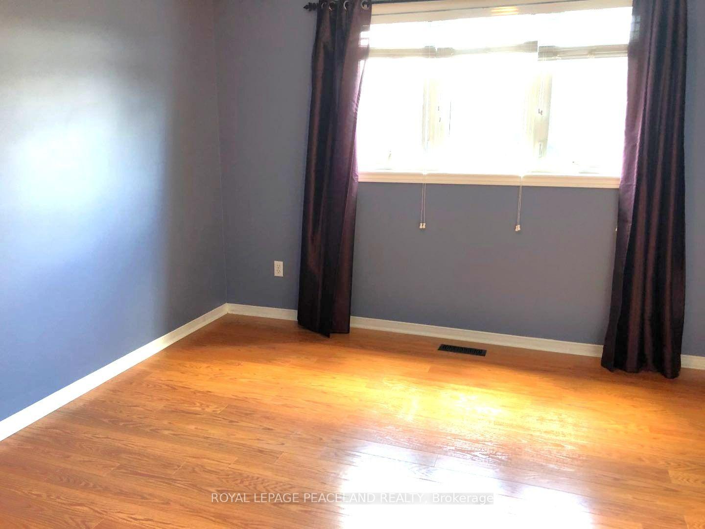 Photo 20 of 375 Pickering Crescent, Newmarket, Gorham-College Manor — HOMEH