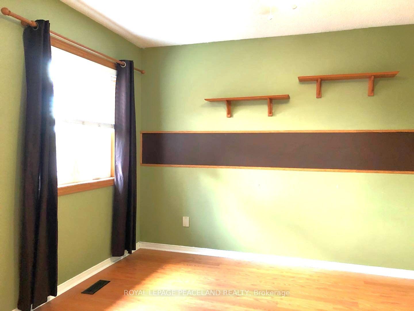 Photo 21 of 375 Pickering Crescent, Newmarket, Gorham-College Manor — HOMEH