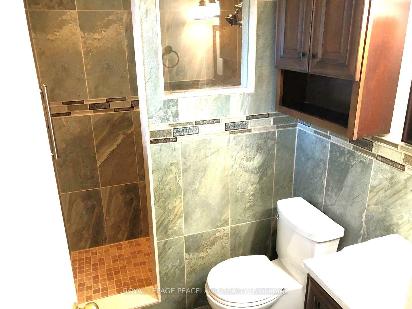 Photo 23 of 375 Pickering Crescent, Newmarket, Gorham-College Manor — HOMEH