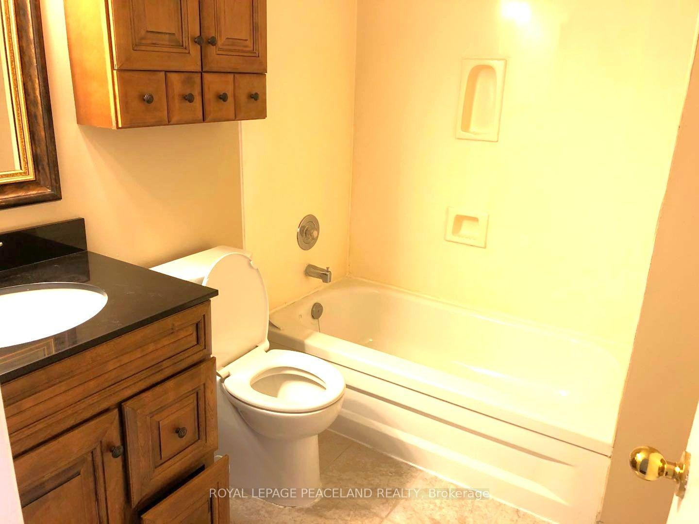 Photo 24 of 375 Pickering Crescent, Newmarket, Gorham-College Manor — HOMEH