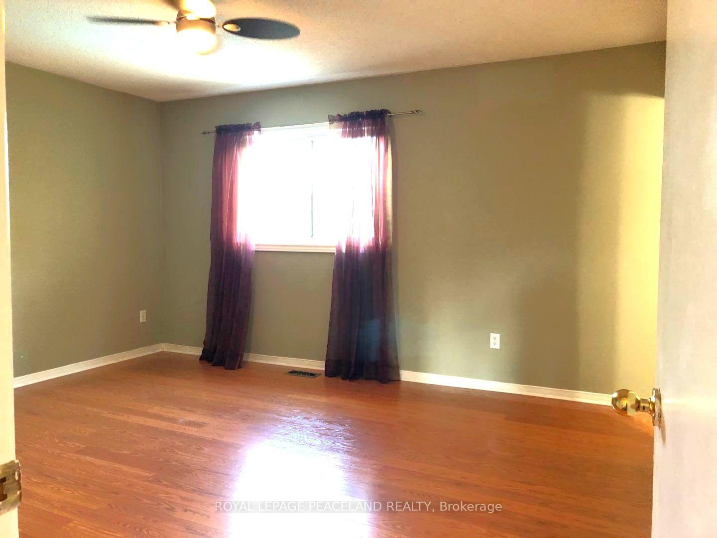 Photo 25 of 375 Pickering Crescent, Newmarket, Gorham-College Manor — HOMEH