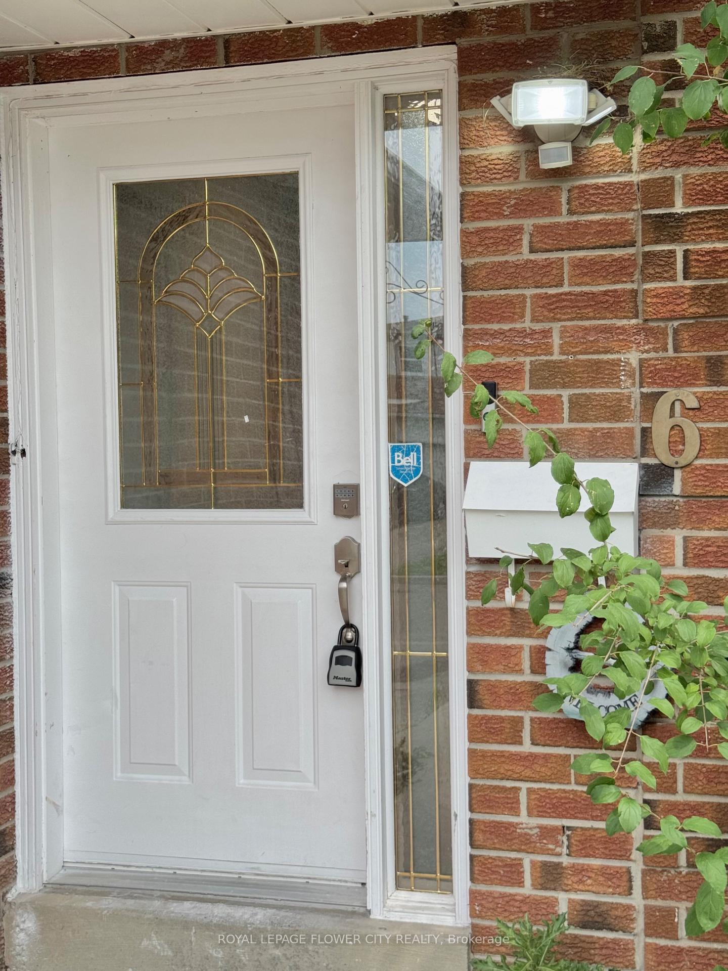 Photo 3 of 6 Crenshaw Court, Brampton, Heart Lake West — HOMEH