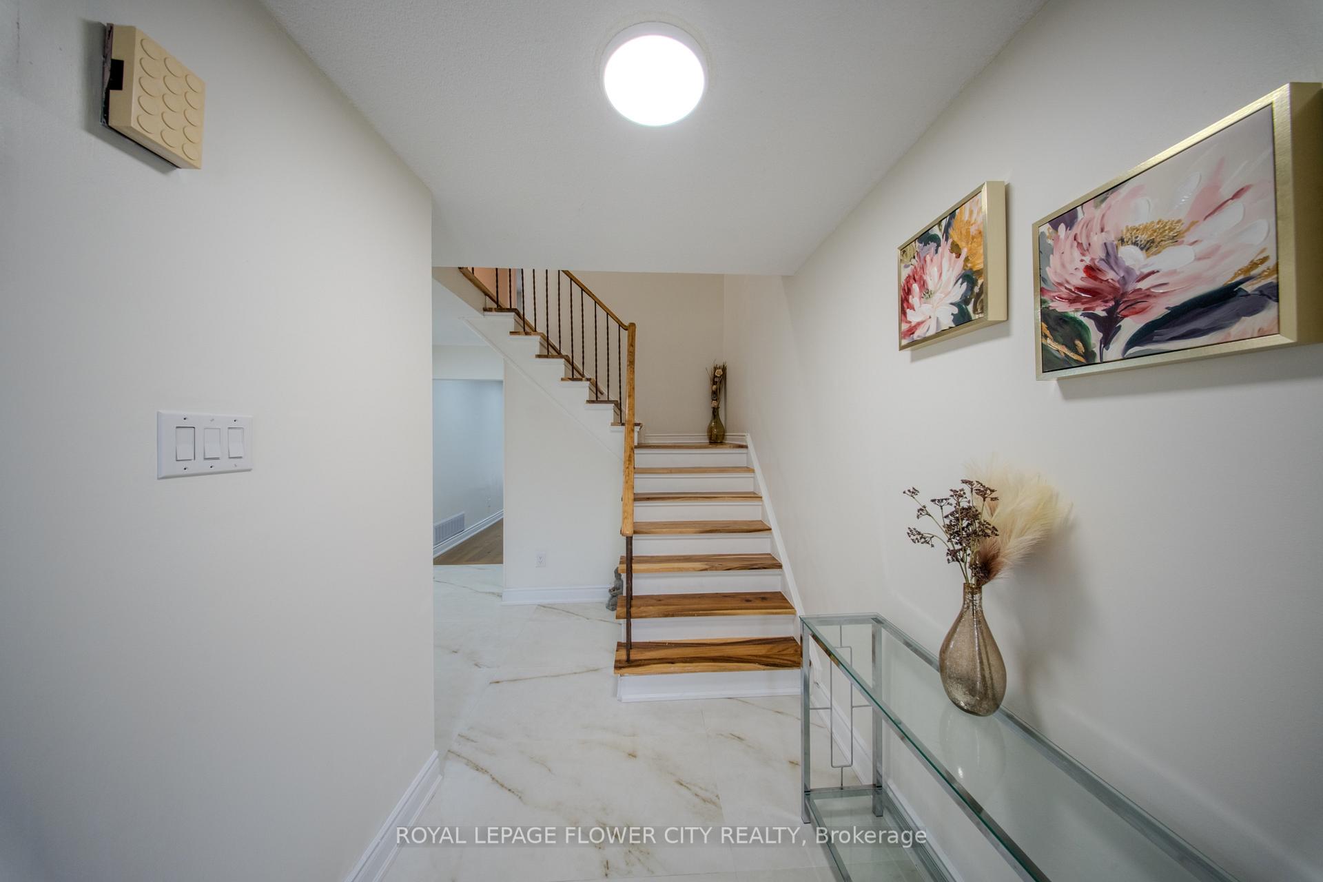 Photo 4 of 6 Crenshaw Court, Brampton, Heart Lake West — HOMEH