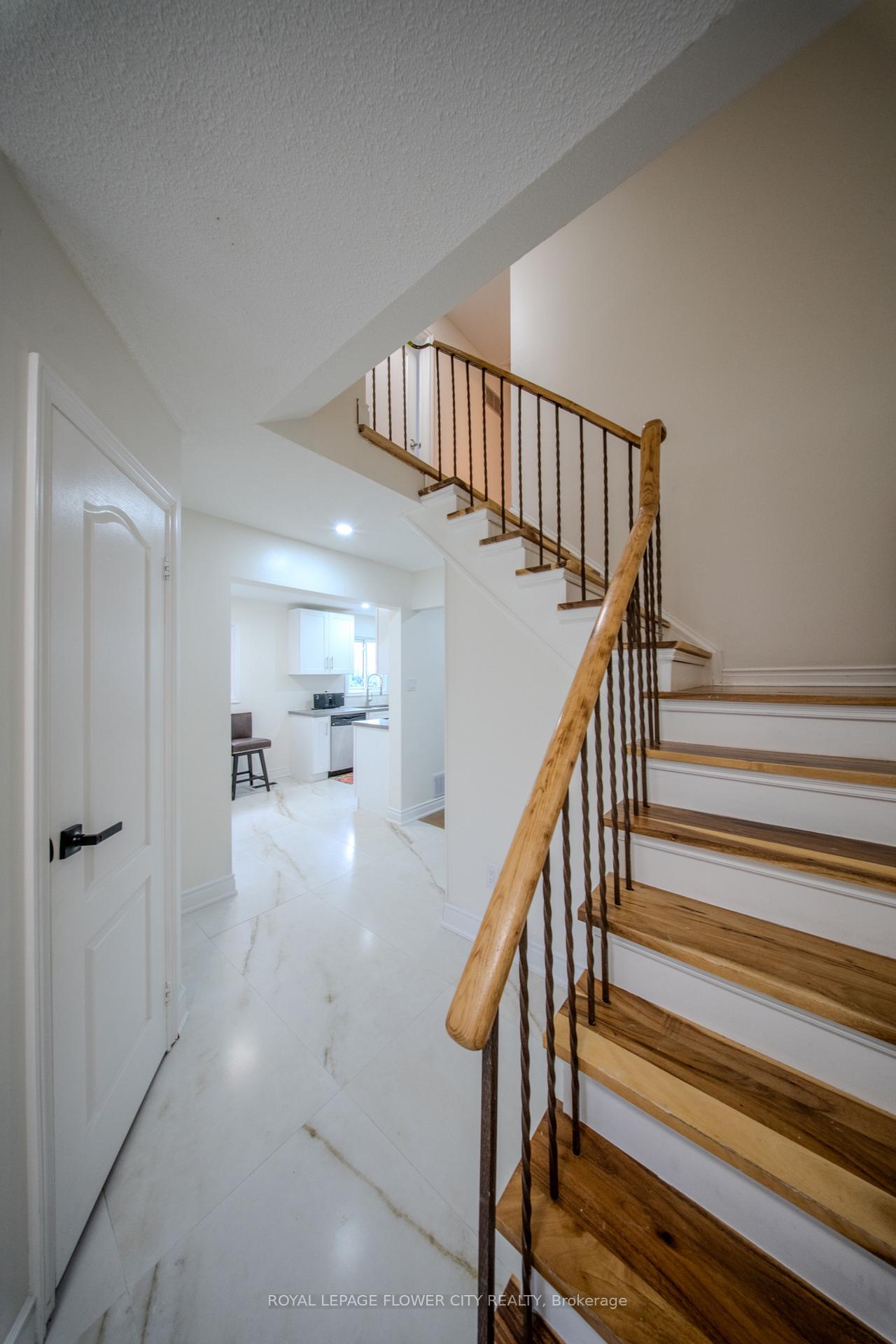 Photo 6 of 6 Crenshaw Court, Brampton, Heart Lake West — HOMEH
