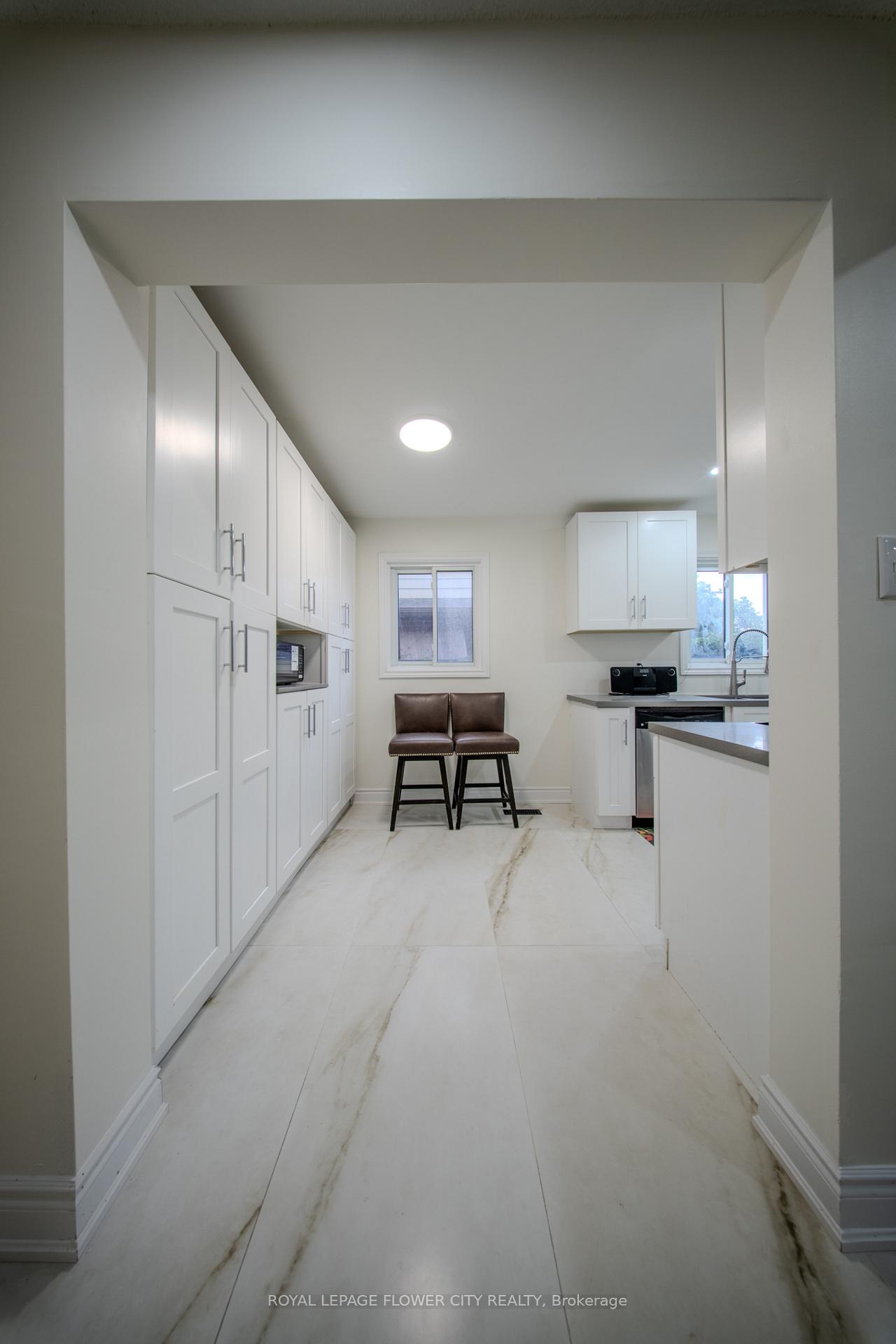 Photo 8 of 6 Crenshaw Court, Brampton, Heart Lake West — HOMEH